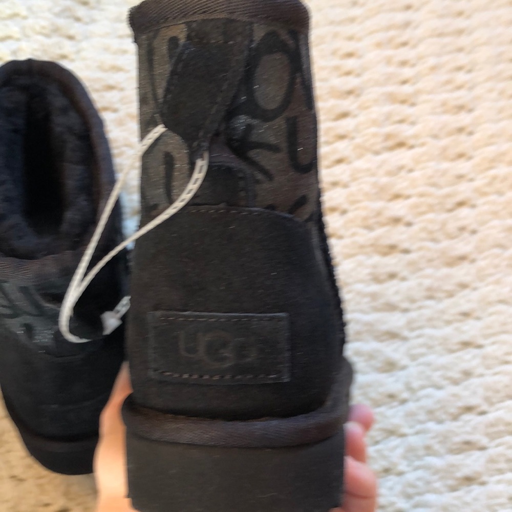 Nwt Ugg Classic Short Black Mini Boot - image 5